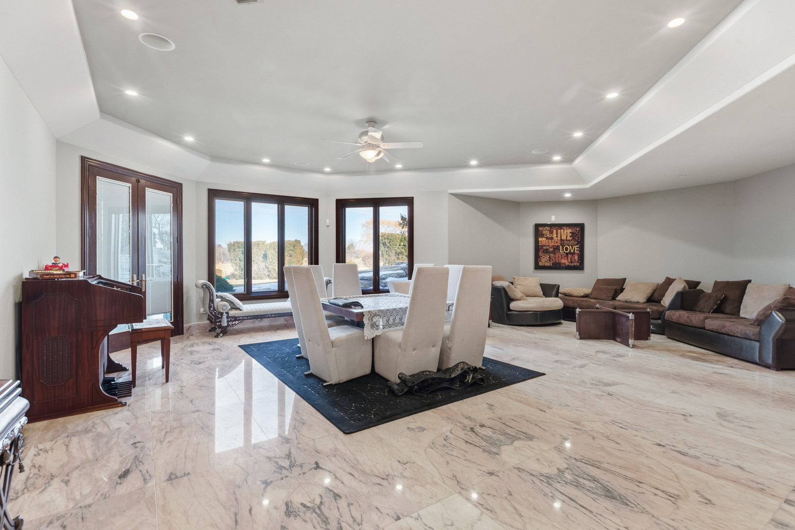 15 Terra Vita Court, South Barrington, IL 60010