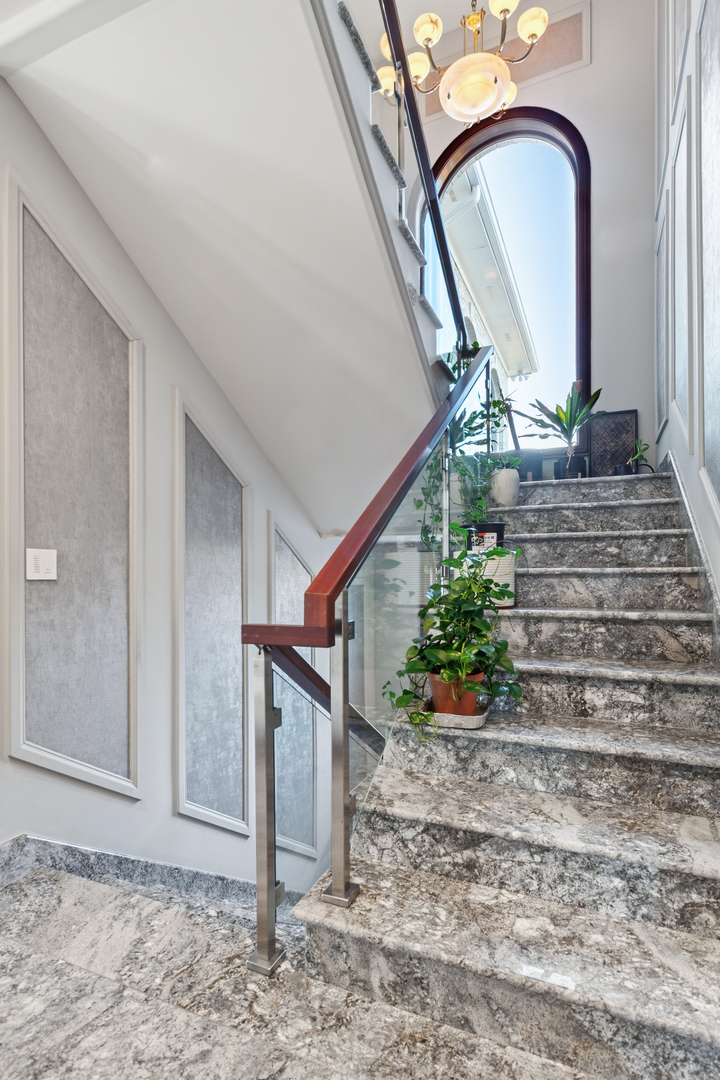 15 Terra Vita Court, South Barrington, IL 60010