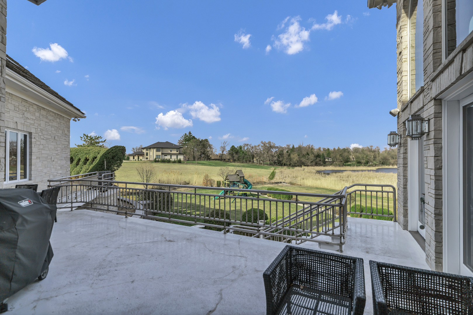 15 Terra Vita Court, South Barrington, IL 60010