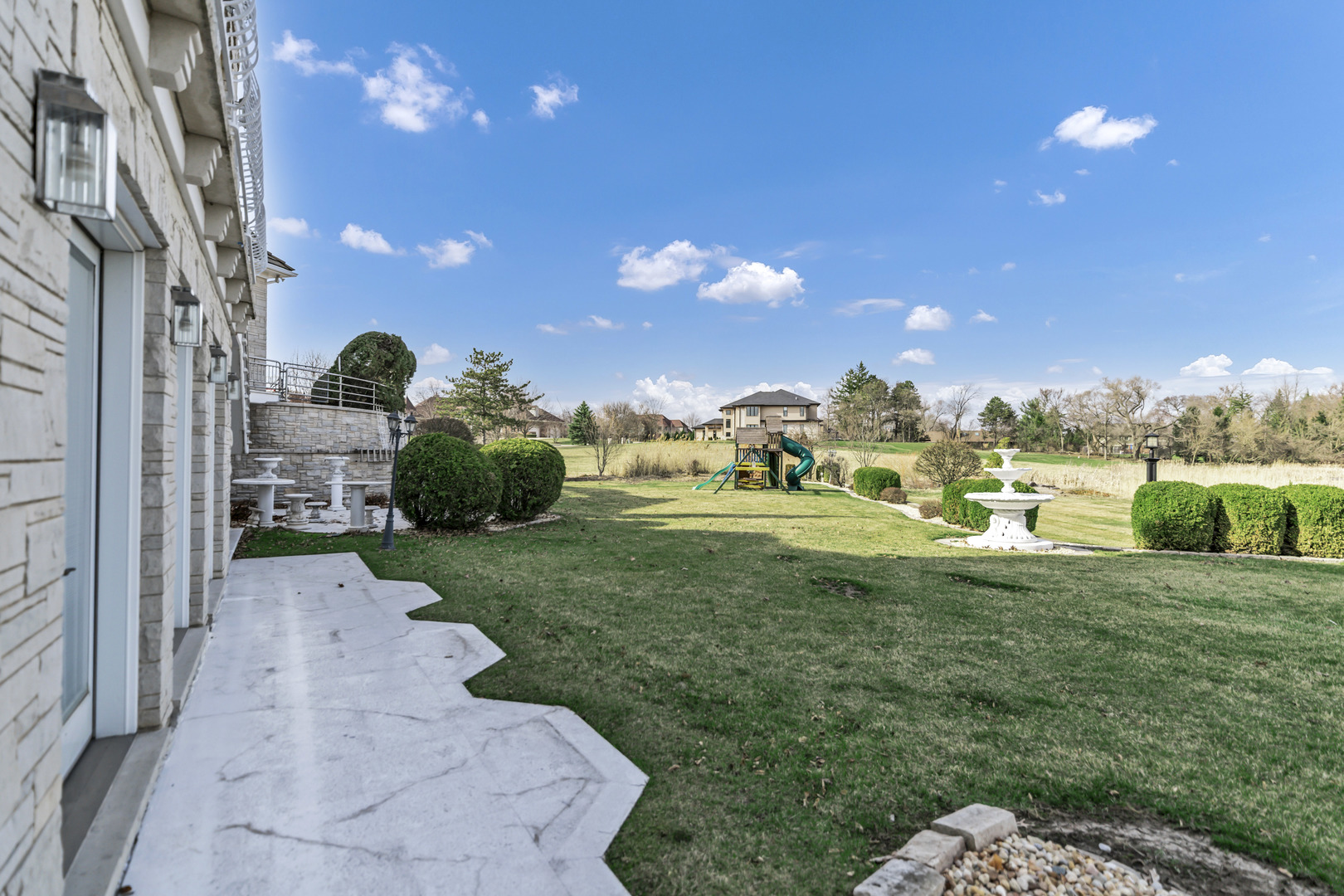 15 Terra Vita Court, South Barrington, IL 60010