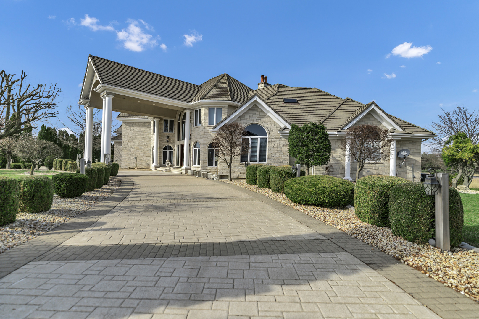 15 Terra Vita Court, South Barrington, IL 60010