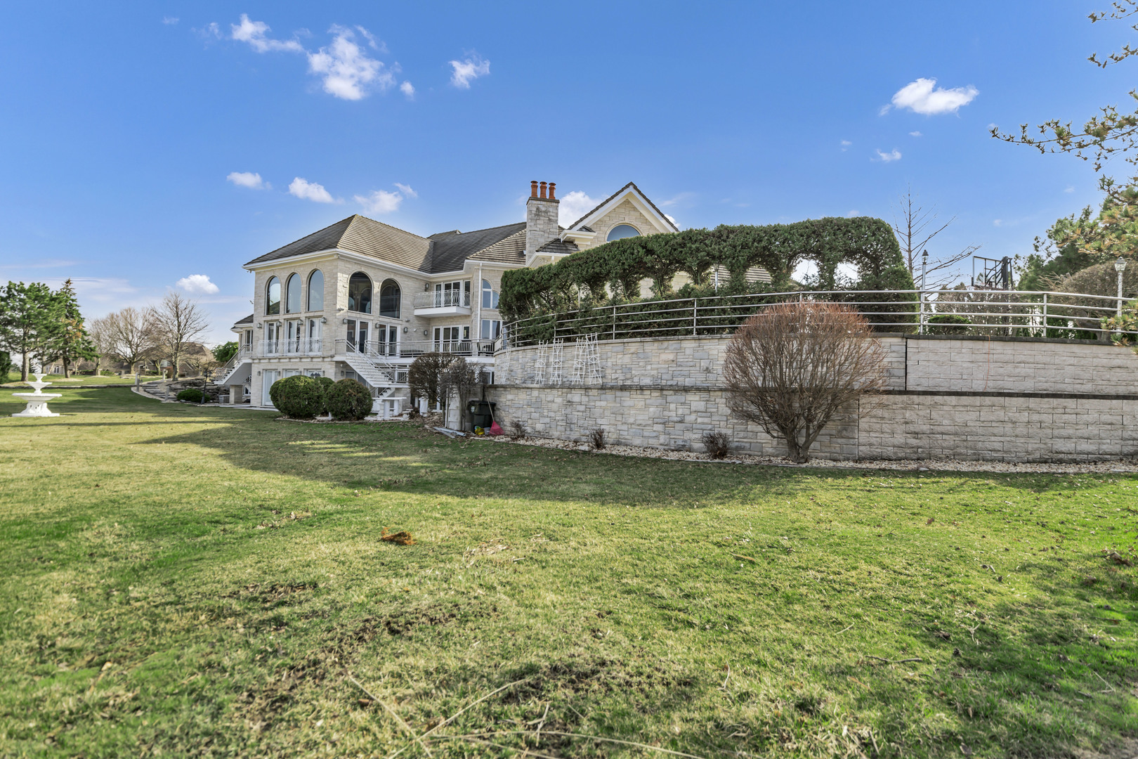 15 Terra Vita Court, South Barrington, IL 60010