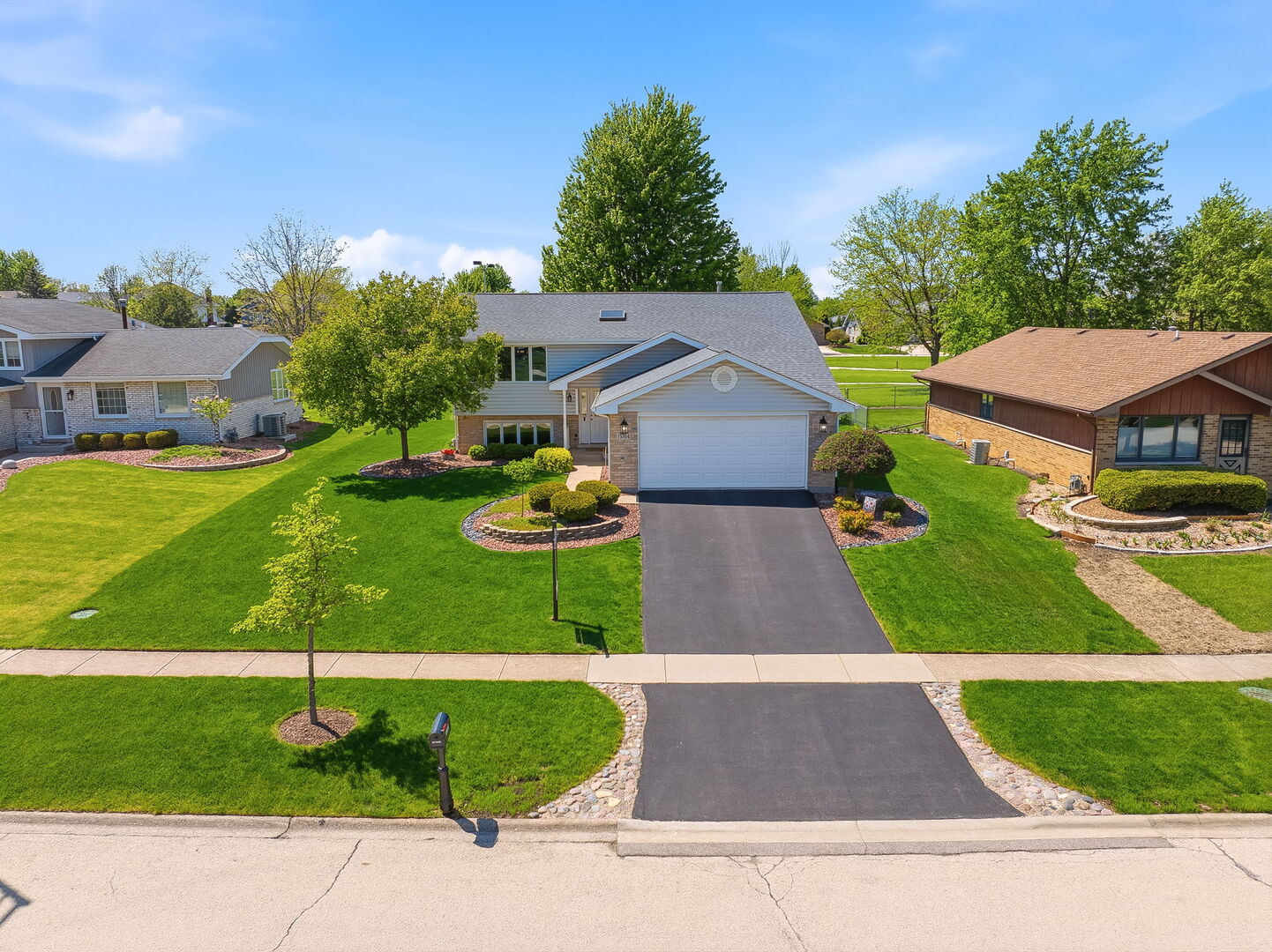 13764 W Deervalley Drive, Homer Glen, IL 60491