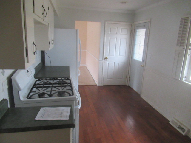 1004 Jenkisson Avenue, Lake Bluff, IL 60044