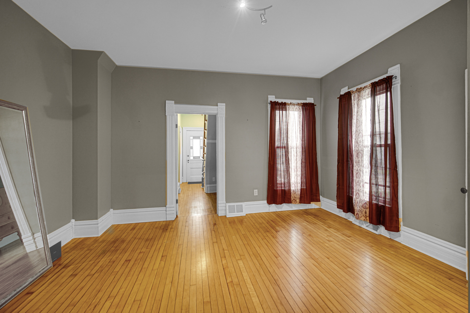 268 Seneca Street, Elgin, IL 60120