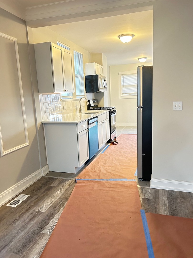 7926 S Michigan Avenue, Chicago, IL 60619