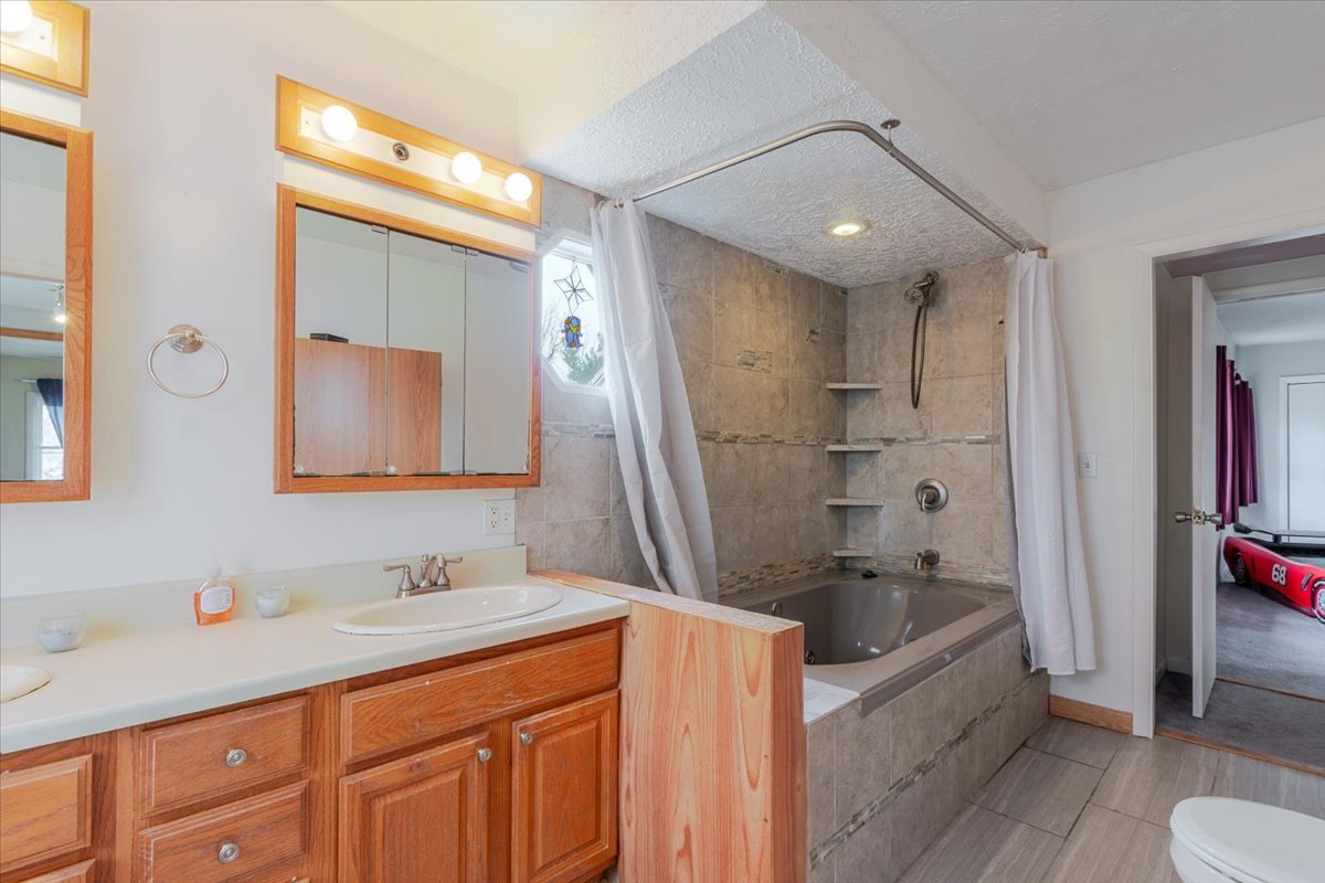 501 NE 3rd Street, Atlanta, IL 61723