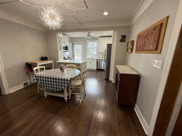 121 N Princeton Avenue, Villa Park, IL 60181