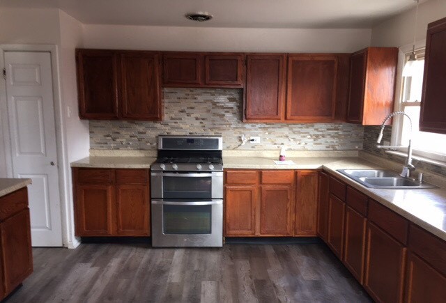 725 E 152nd Street, Phoenix, IL 60426