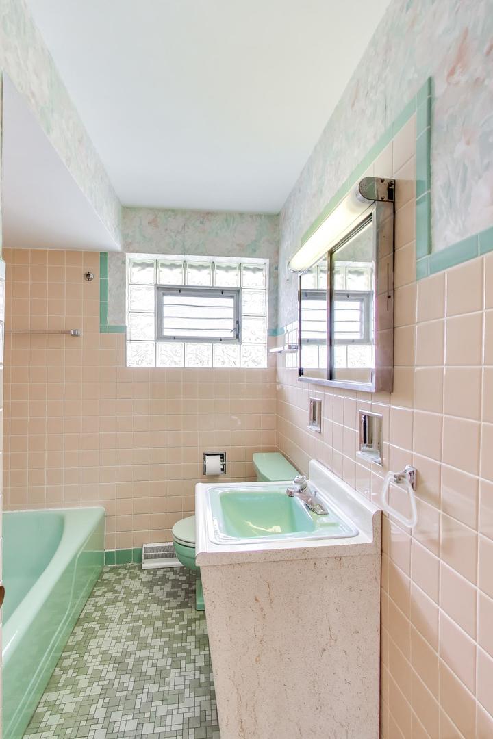 10108 Kilpatrick Avenue, Oak Lawn, IL 60453