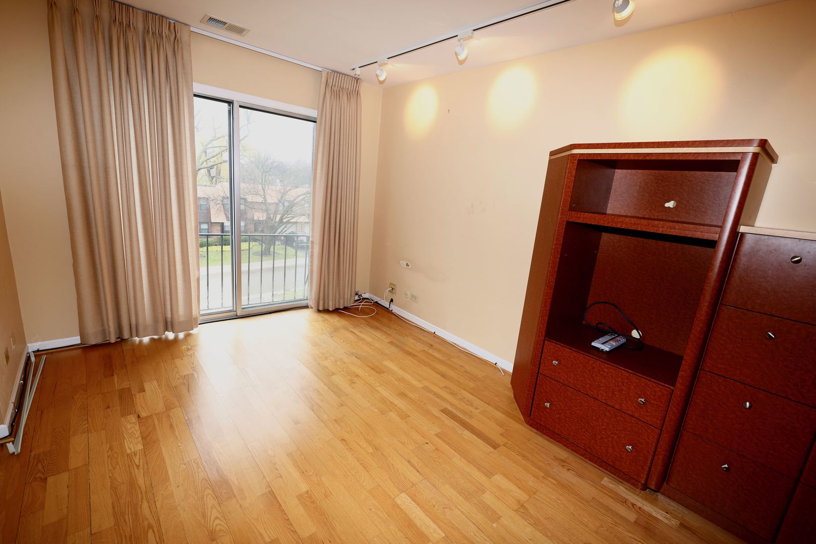 3950 Dundee Road #302, Northbrook, IL 60062