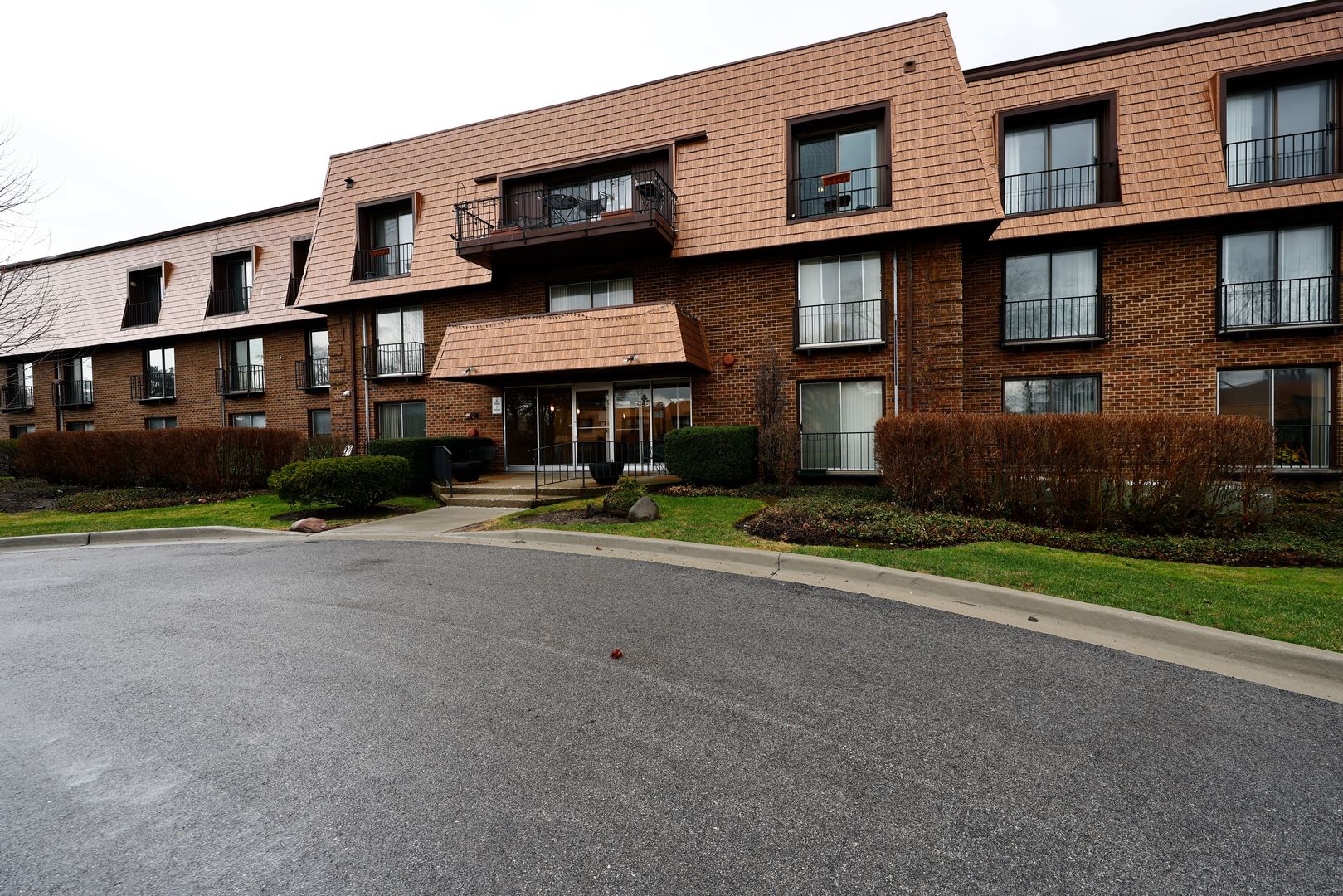 3950 Dundee Road #302, Northbrook, IL 60062