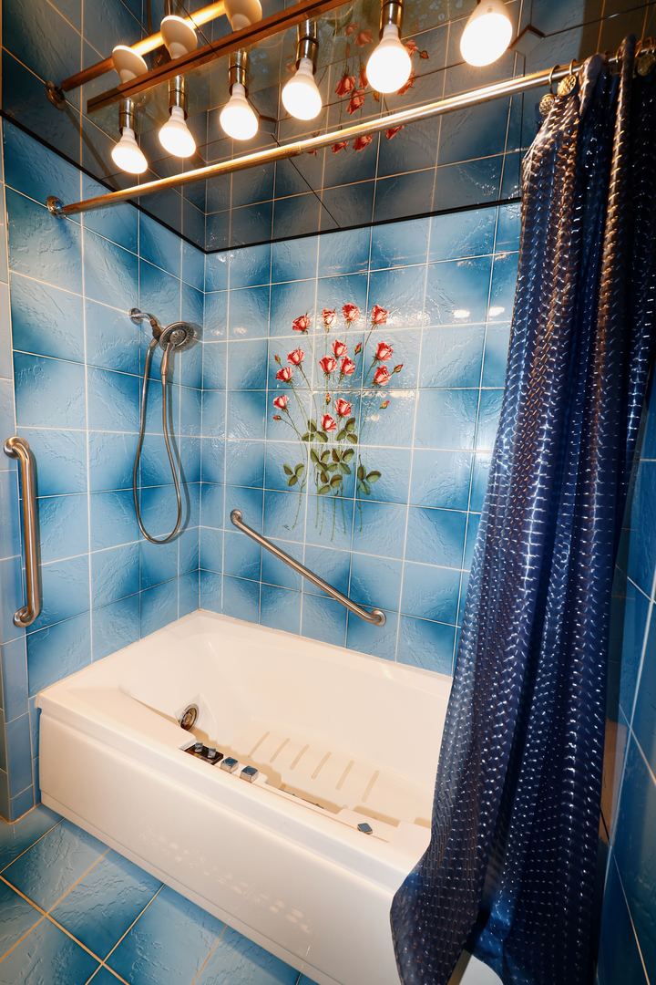 3950 Dundee Road #302, Northbrook, IL 60062