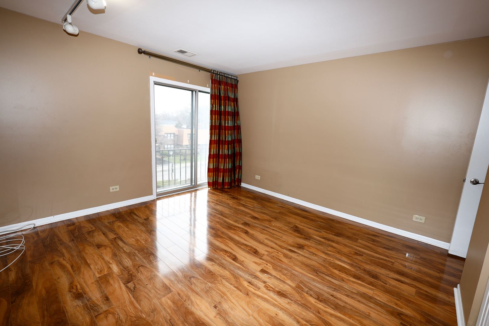 3950 Dundee Road #302, Northbrook, IL 60062