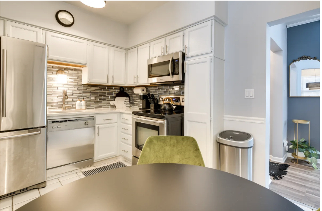 1931 N Howe Street #2W, Chicago, IL 60614