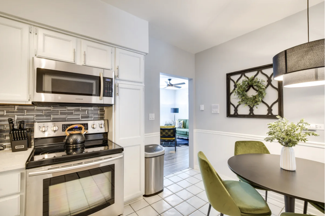 1931 N Howe Street #2W, Chicago, IL 60614