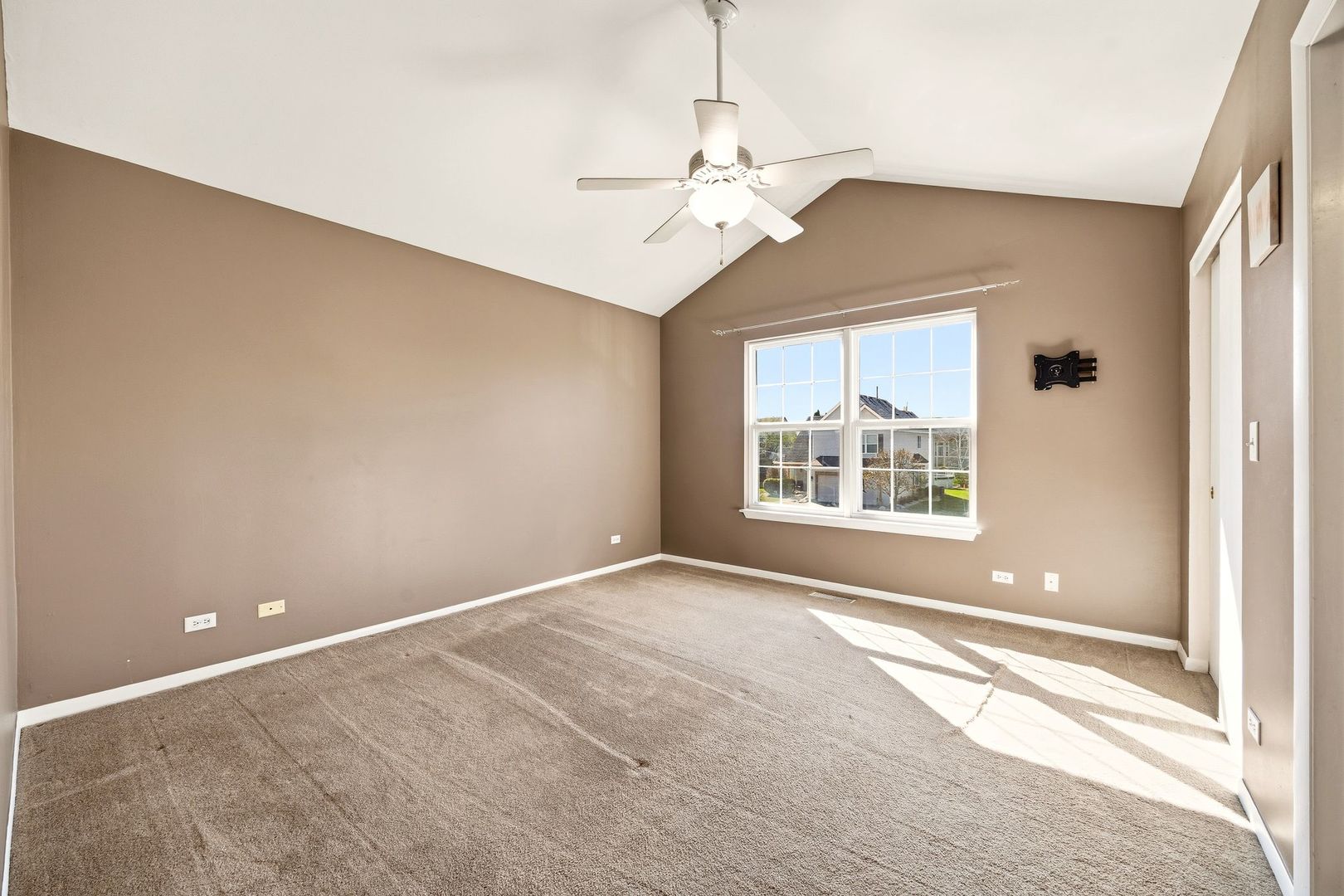 5 Longview Court, South Elgin, IL 60177