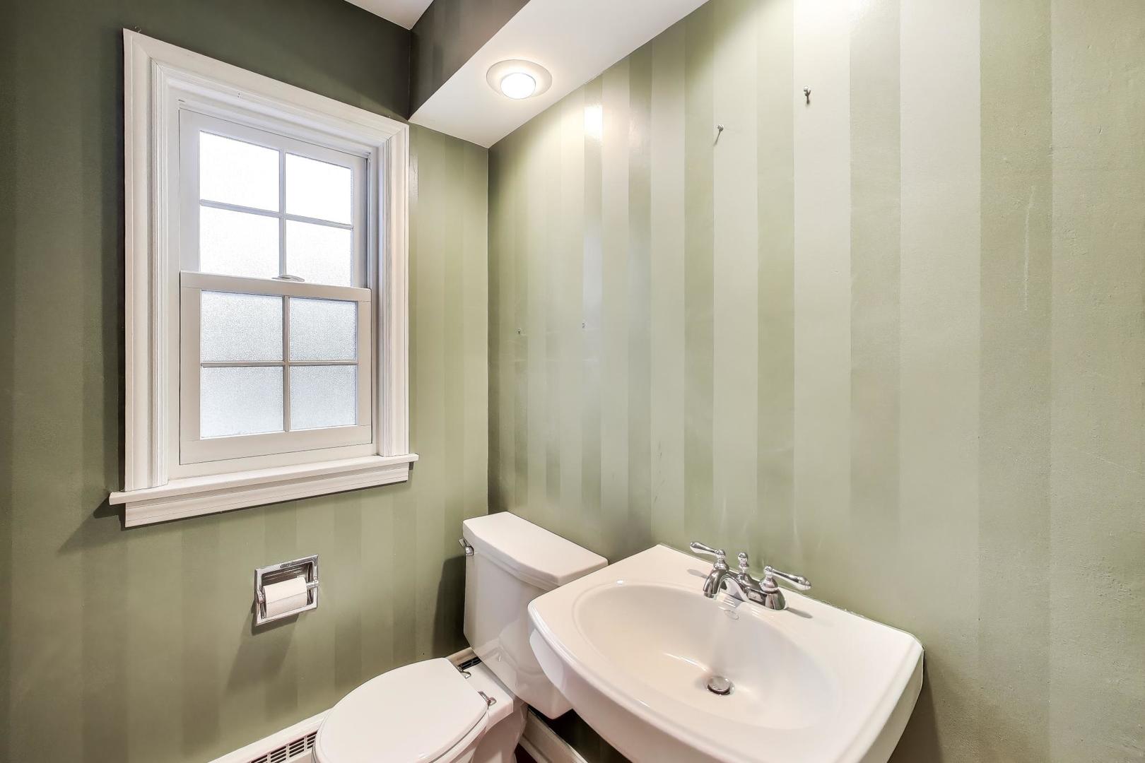 621 E Grove Street, Arlington Heights, IL 60005