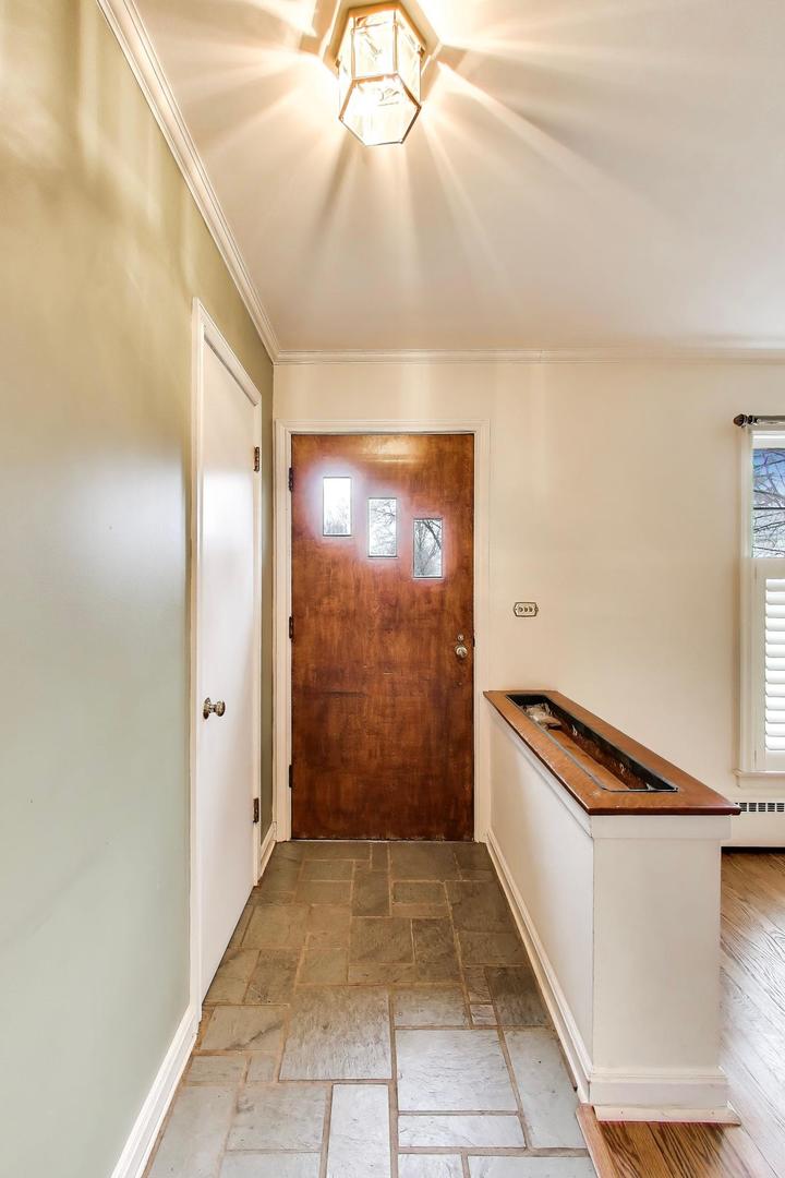 621 E Grove Street, Arlington Heights, IL 60005