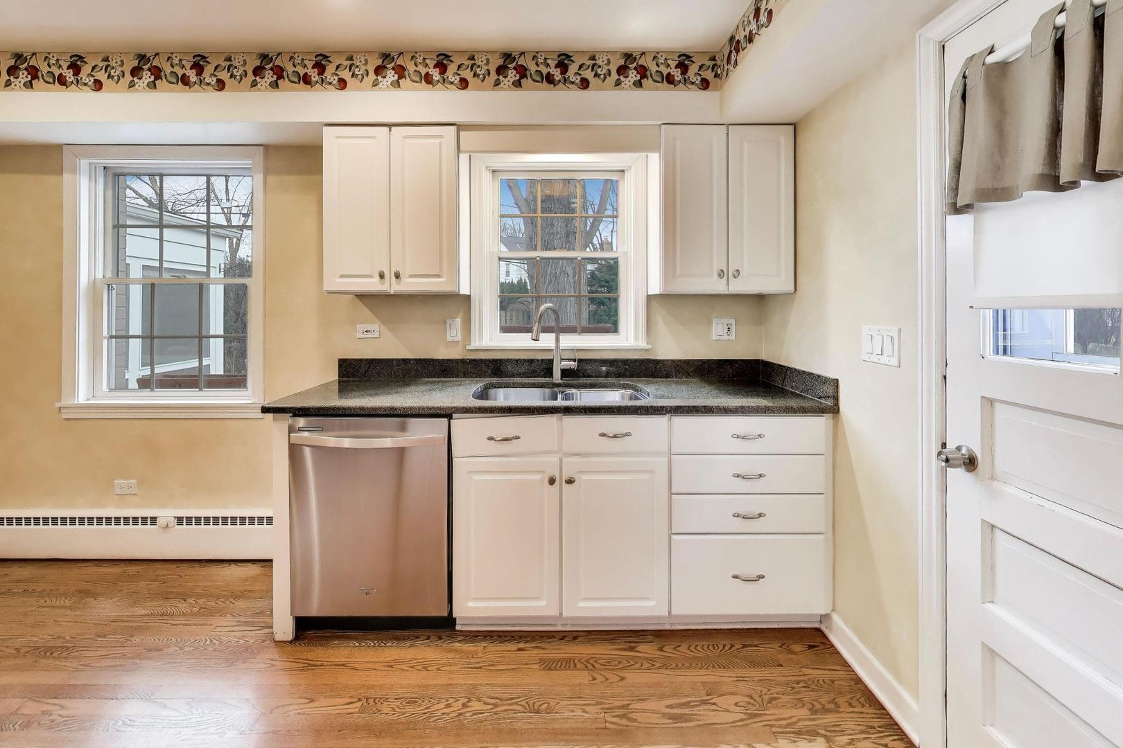 621 E Grove Street, Arlington Heights, IL 60005