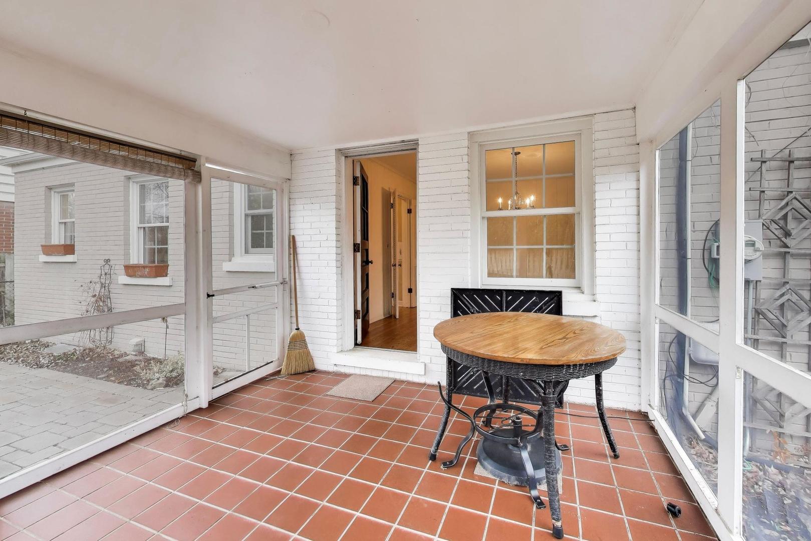 621 E Grove Street, Arlington Heights, IL 60005