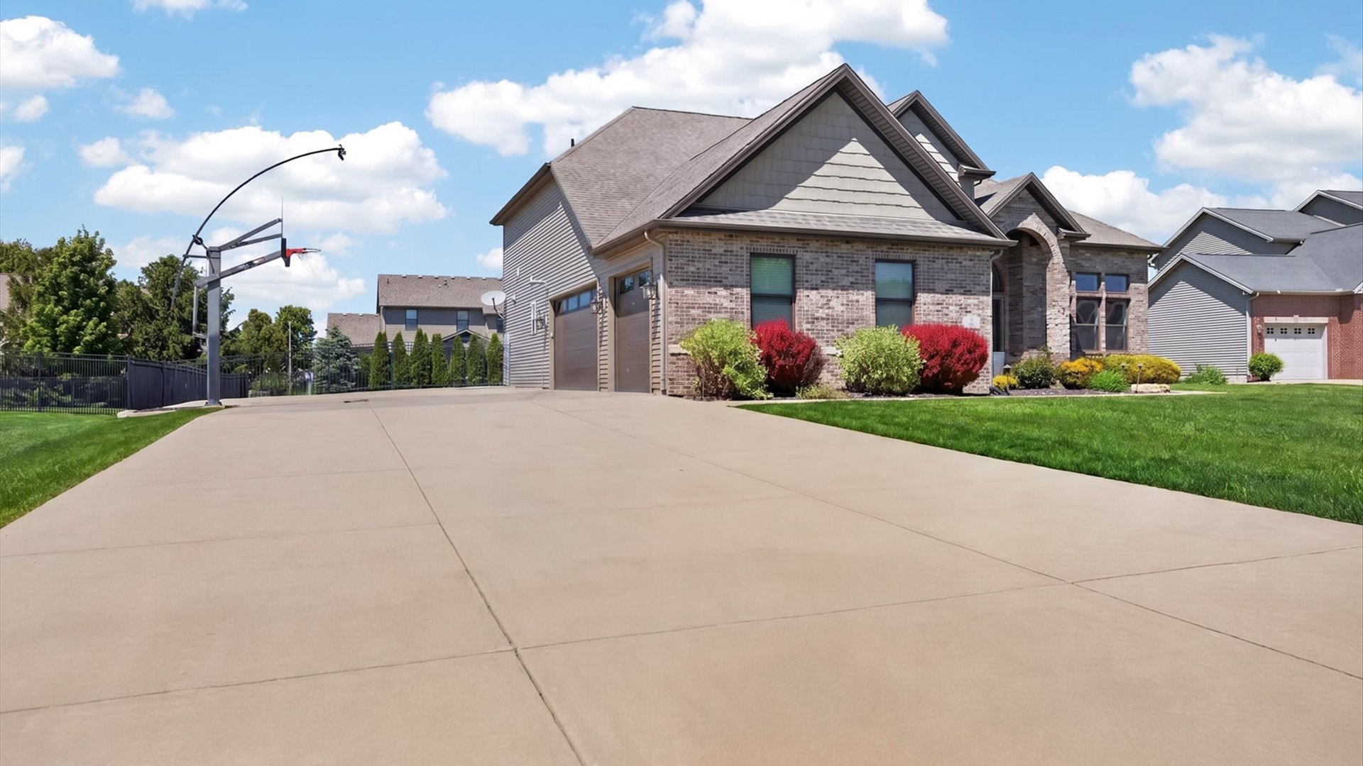 8 Flint Court, Bloomington, IL 61705