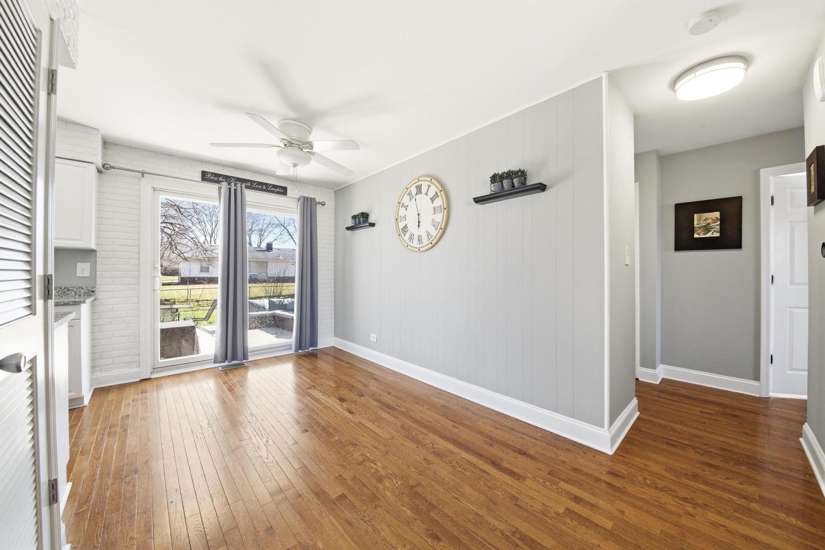 581 Charing Cross Road, Elk Grove Village, IL 60007