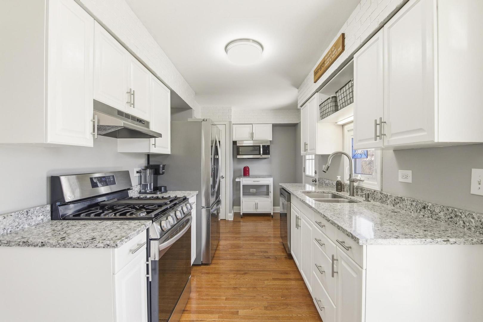 581 Charing Cross Road, Elk Grove Village, IL 60007