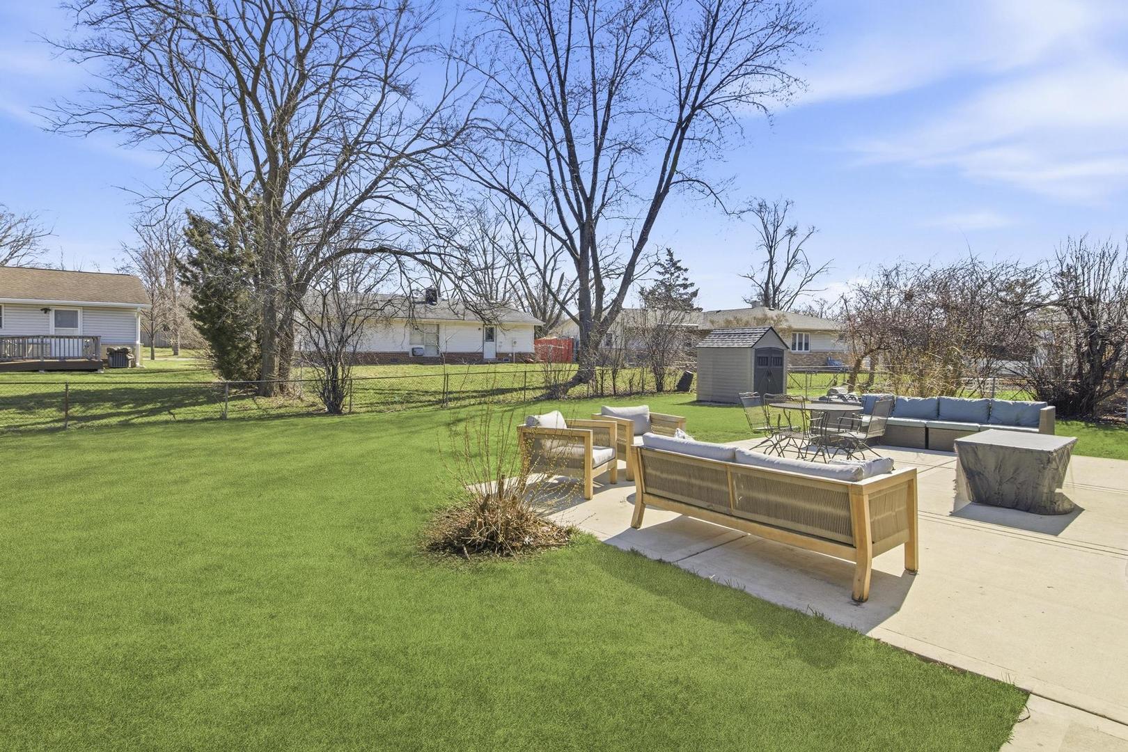 581 Charing Cross Road, Elk Grove Village, IL 60007