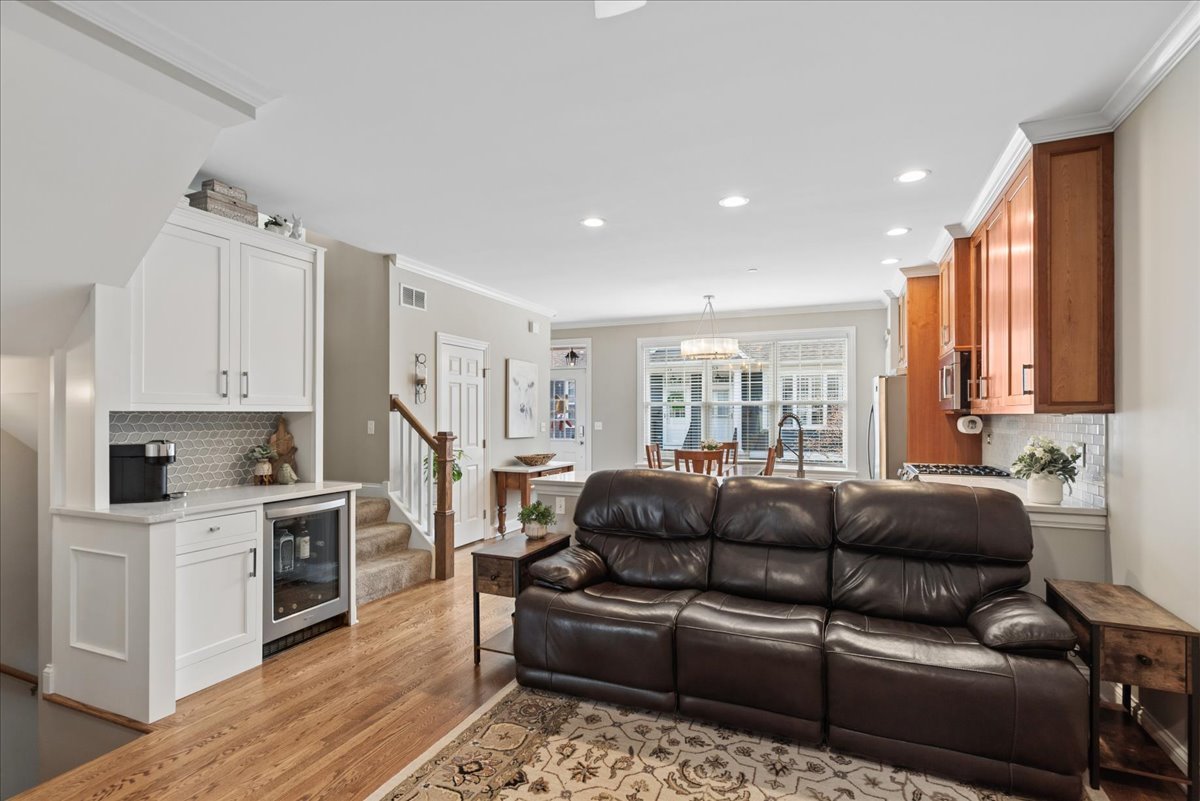 225 5th Street, Libertyville, IL 60048