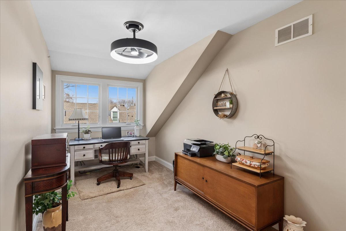 225 5th Street, Libertyville, IL 60048