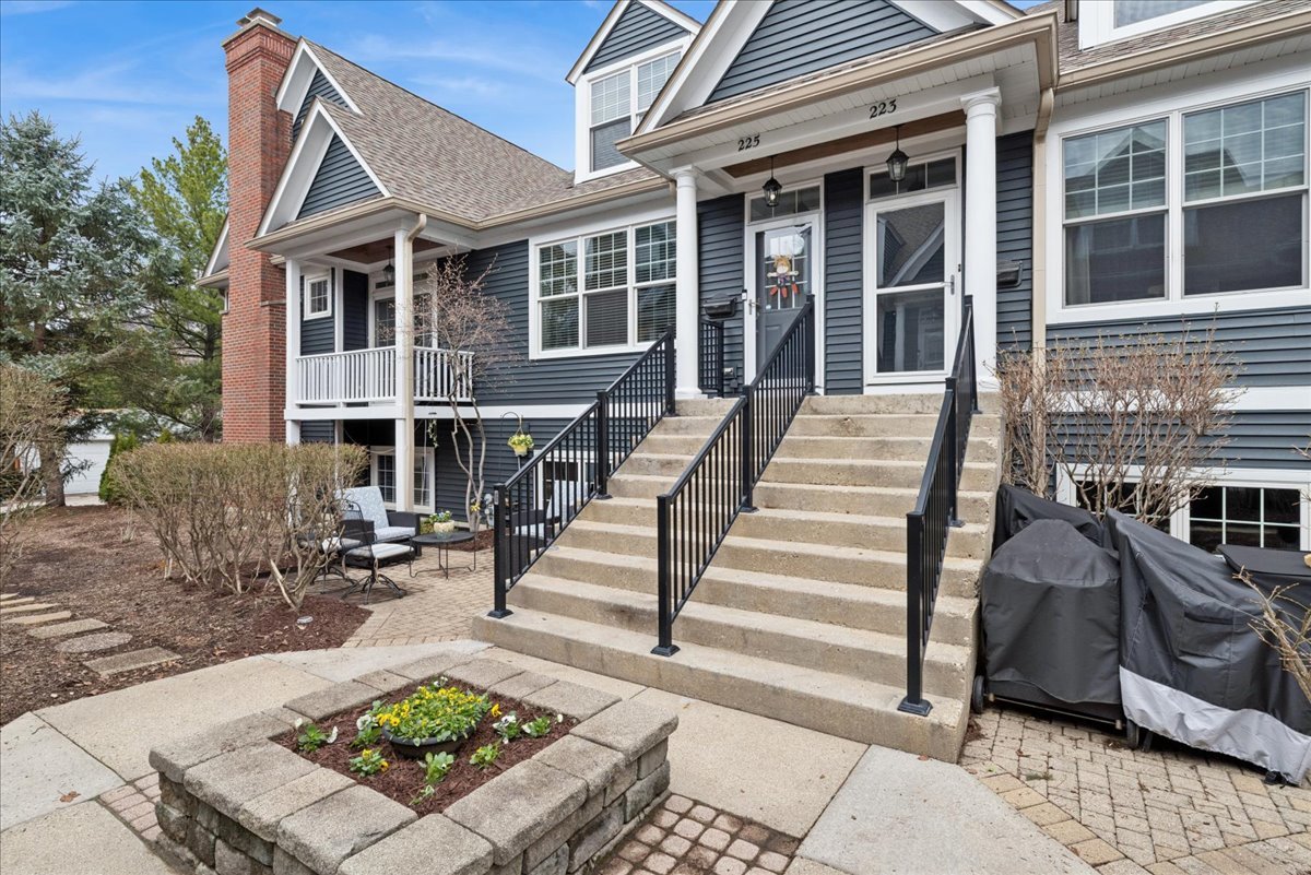 225 5th Street, Libertyville, IL 60048