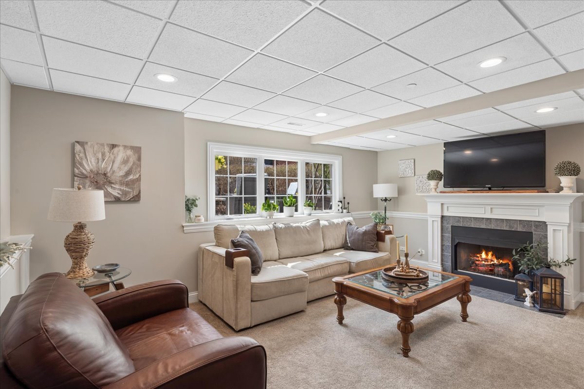 225 5th Street, Libertyville, IL 60048