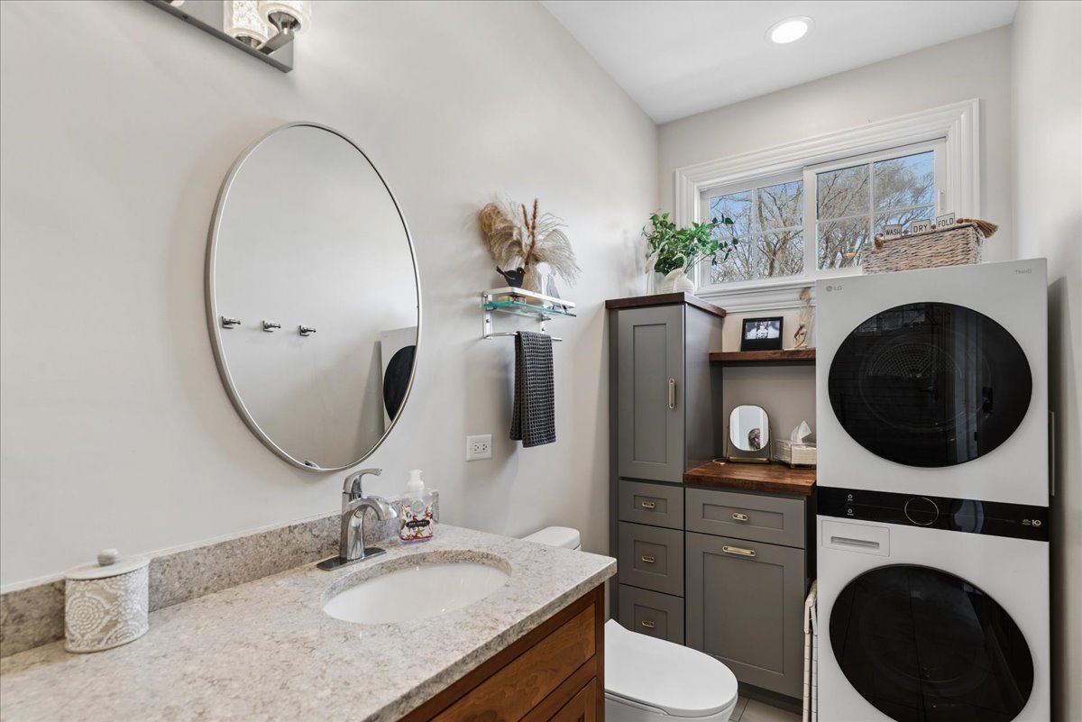 225 5th Street, Libertyville, IL 60048