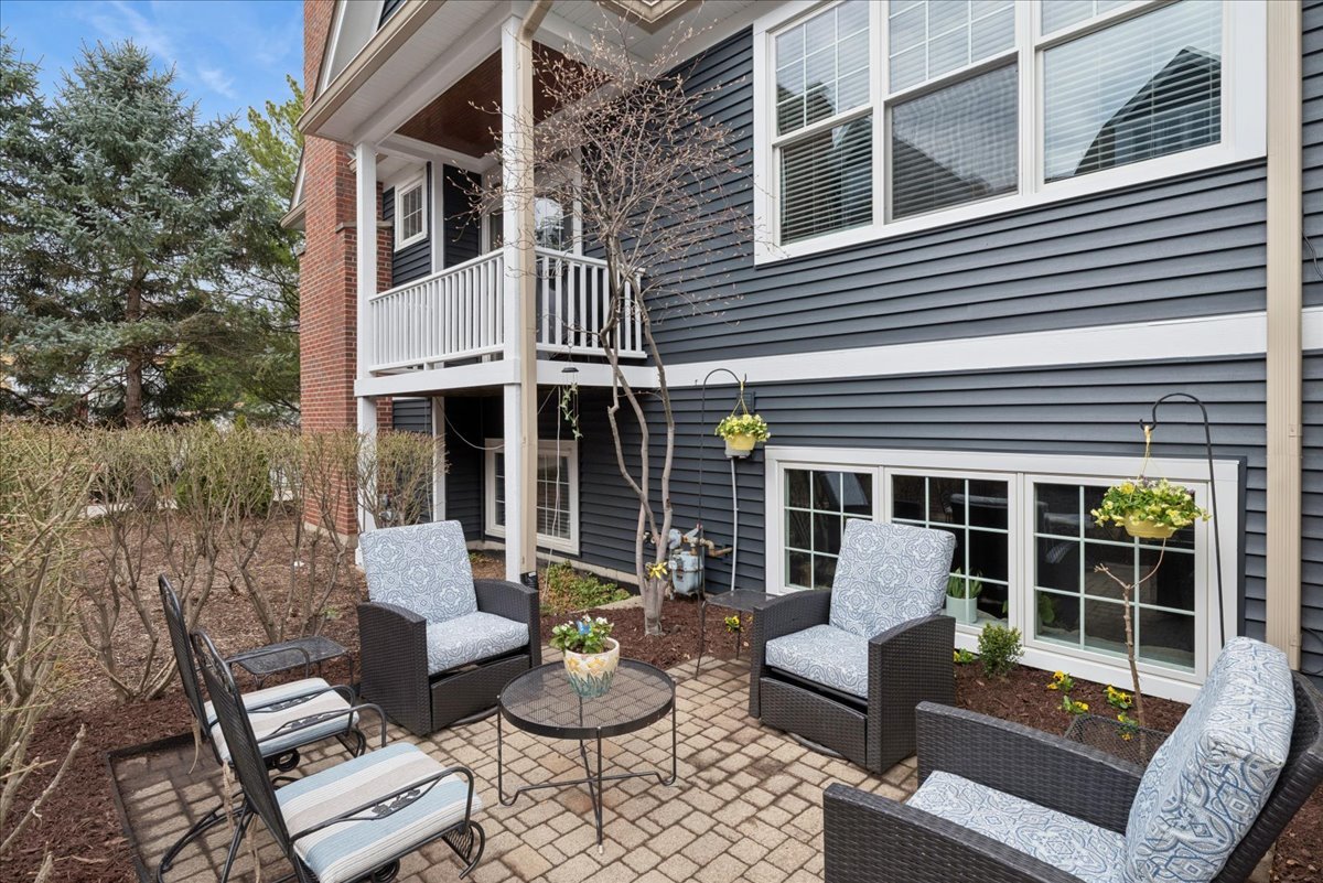 225 5th Street, Libertyville, IL 60048