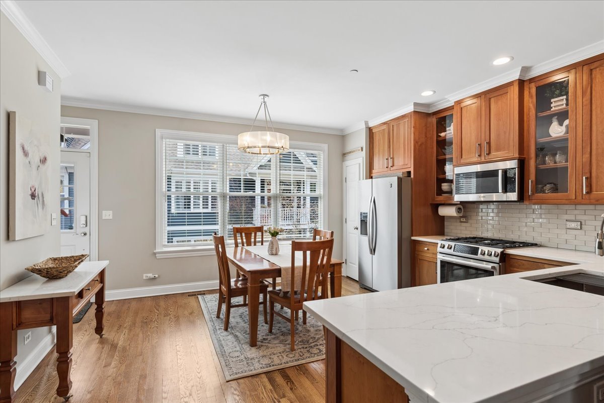 225 5th Street, Libertyville, IL 60048