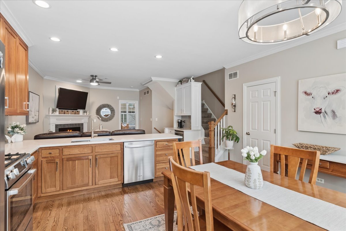 225 5th Street, Libertyville, IL 60048