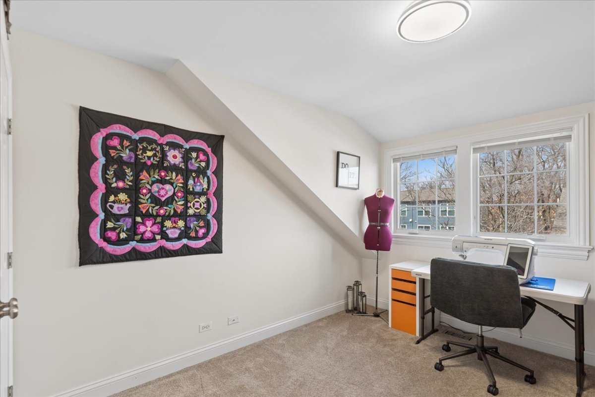 225 5th Street, Libertyville, IL 60048