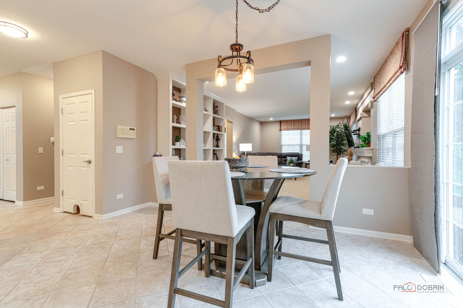 1695 Natures Way, Lindenhurst, IL 60046