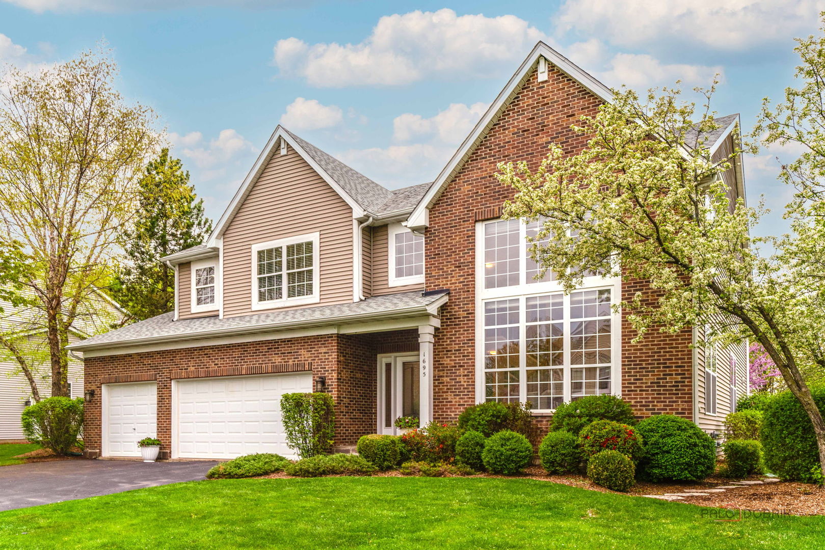 1695 Natures Way, Lindenhurst, IL 60046