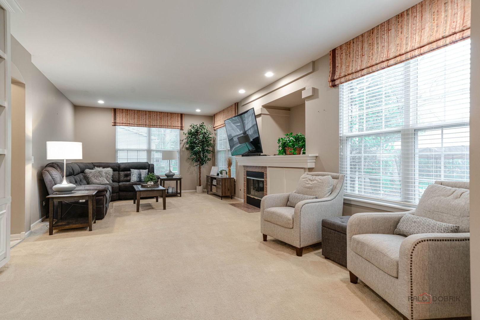 1695 Natures Way, Lindenhurst, IL 60046