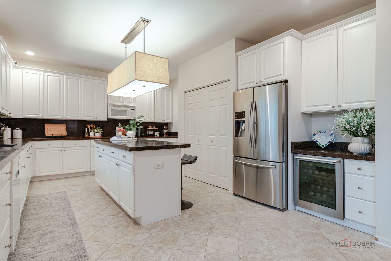 1695 Natures Way, Lindenhurst, IL 60046