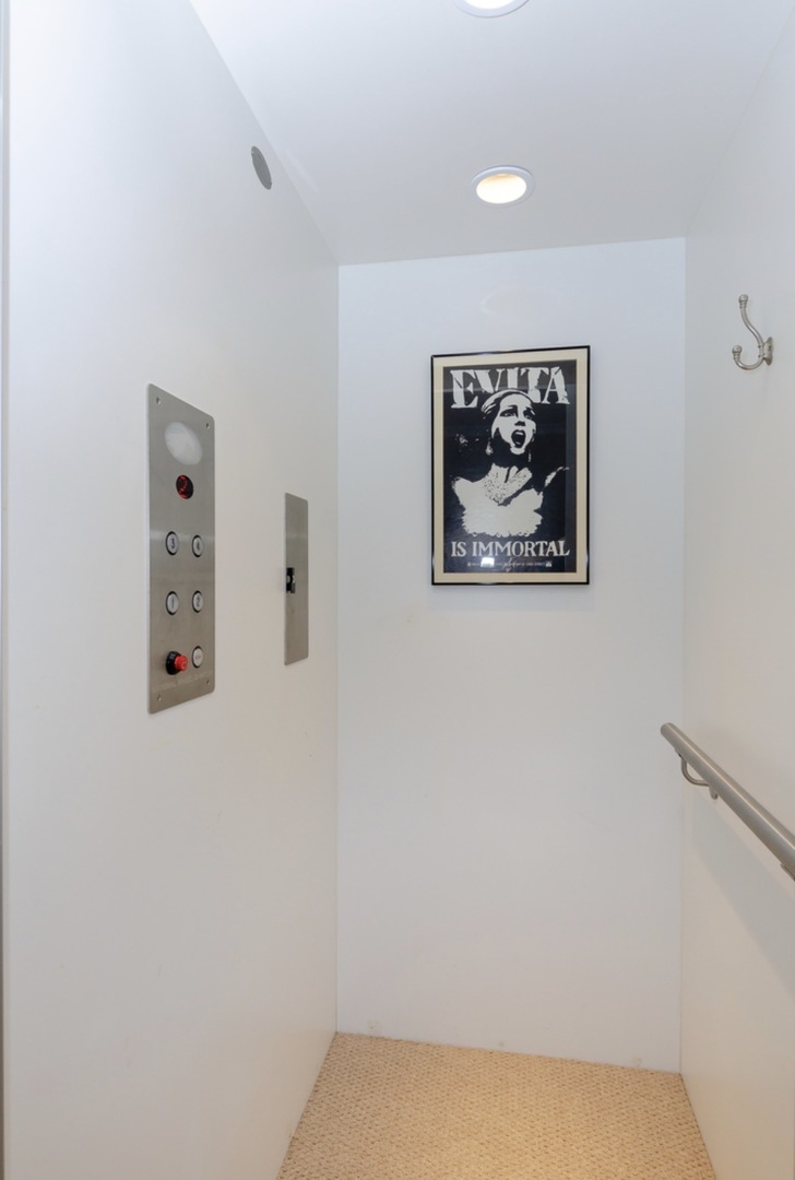 1125 W Monroe Street, Chicago, IL 60607