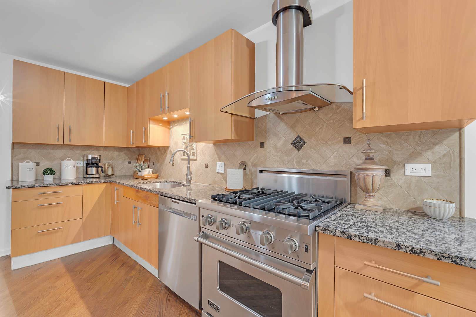 141 Manchester Court, Buffalo Grove, IL 60089