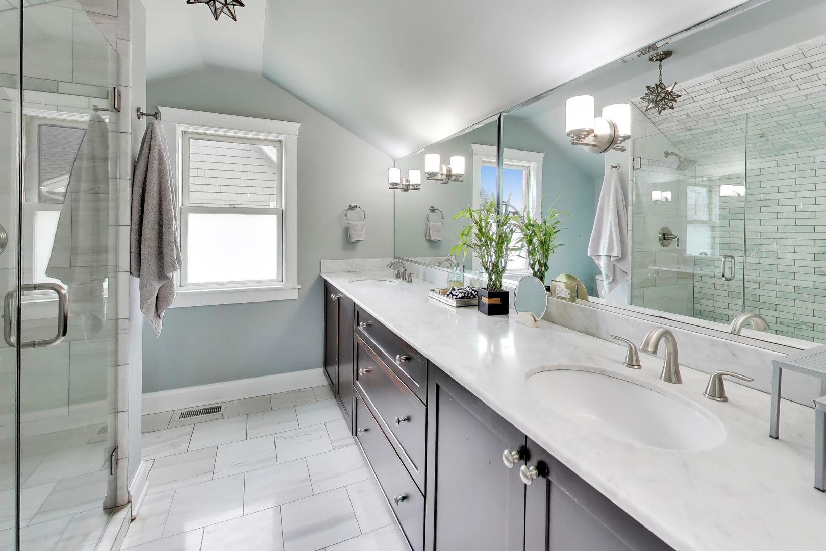 274 N Oak Street, Elmhurst, IL 60126