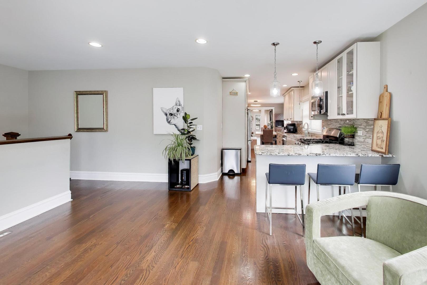 274 N Oak Street, Elmhurst, IL 60126