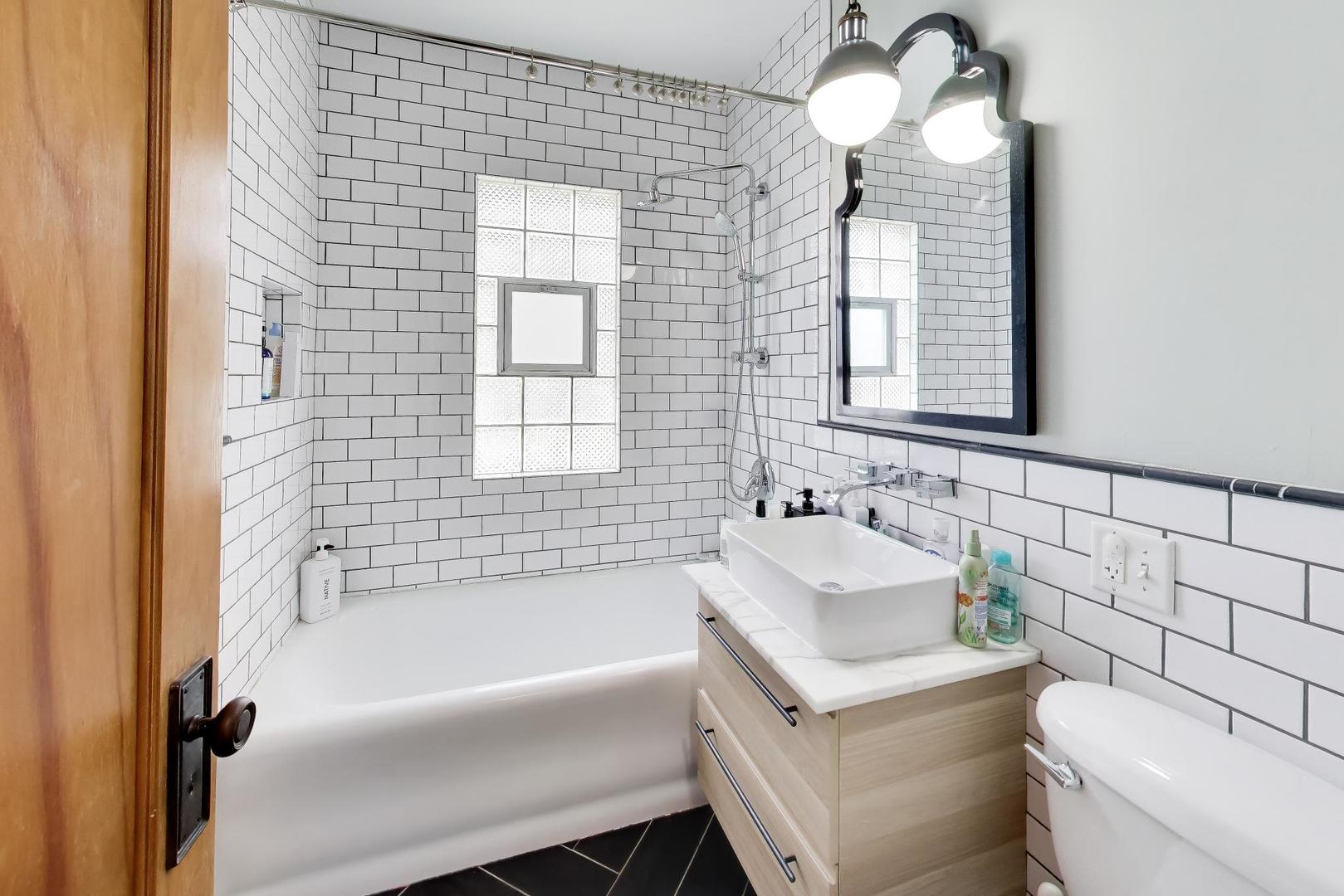 274 N Oak Street, Elmhurst, IL 60126