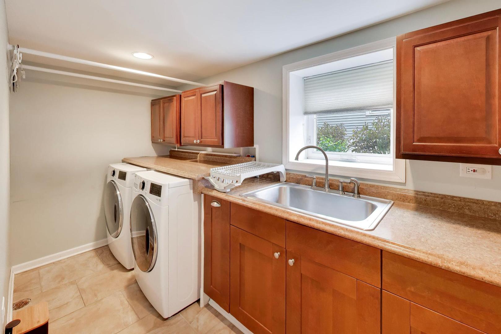 274 N Oak Street, Elmhurst, IL 60126