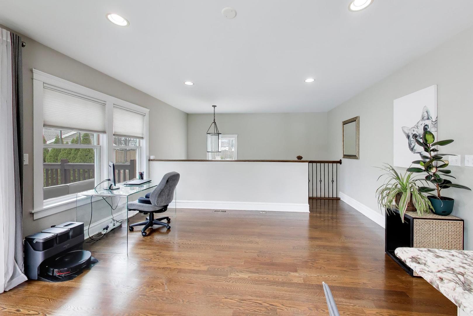 274 N Oak Street, Elmhurst, IL 60126