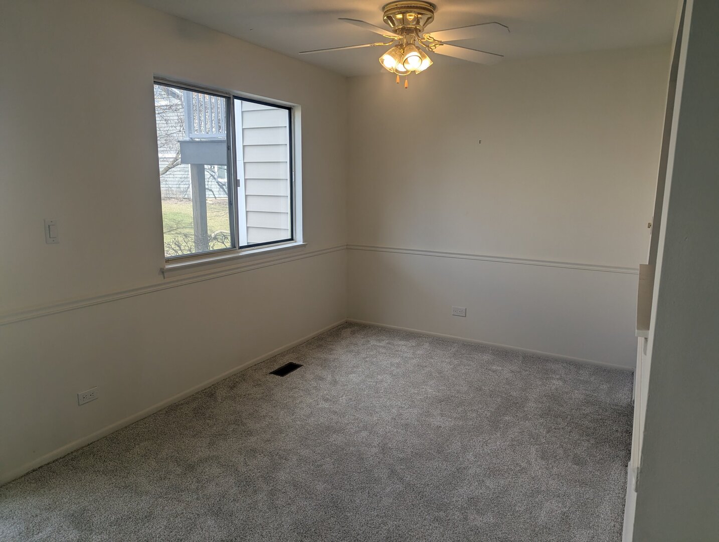 600 Eastview Court #X1, Schaumburg, IL 60193